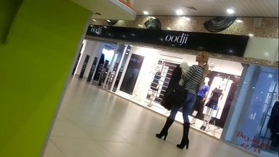 سپر مارڪيٽ ۾ ٿڌو ڪڪڙ.